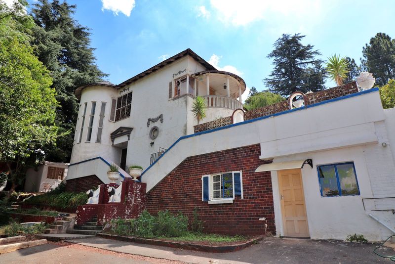 Investment Opportunity to restore this 4 Bedroom house to its former Grandeur in Observatory
