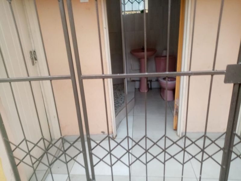 A room to rent at Imbali units 13