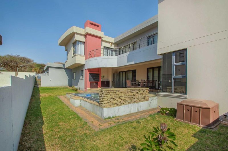 Estate in Ruimsig For Sale