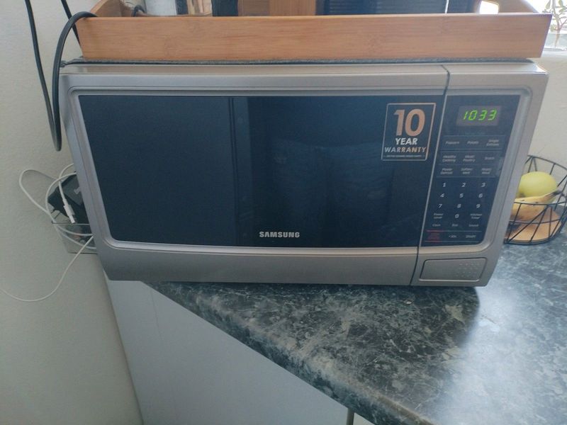 Samsung 32L microwave still very good condition like new