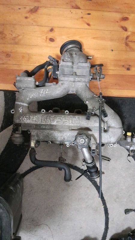 Nissan Maxima VG30 intake manifold and throttle body-complete