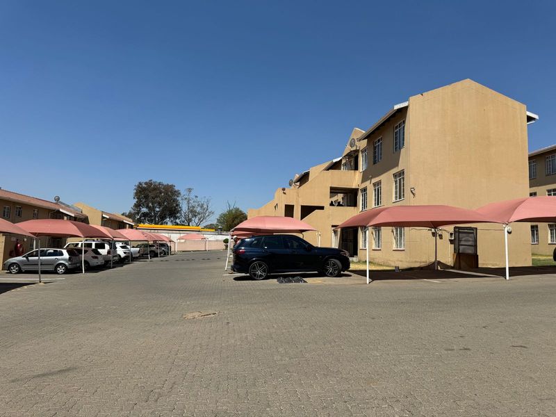 2 Bedroom Townhouse for sale in Naturena