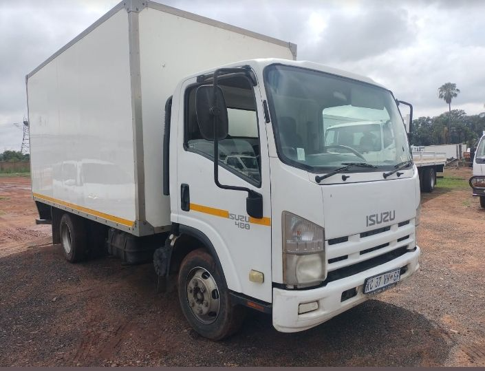 Isuzu NPR 400 auto closed body in a mint condition for sale at an affordable price