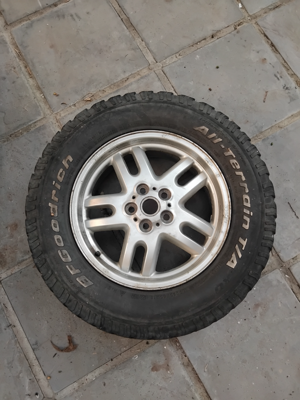 Land rover Alloy wheel &amp; tyre 5 stud 255/60/R18 7.5Jx18 SEH2 IS53