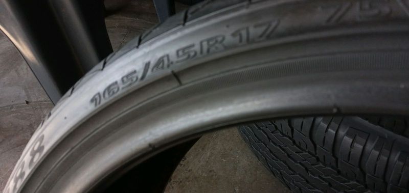Low profile &amp; stretch Tyres