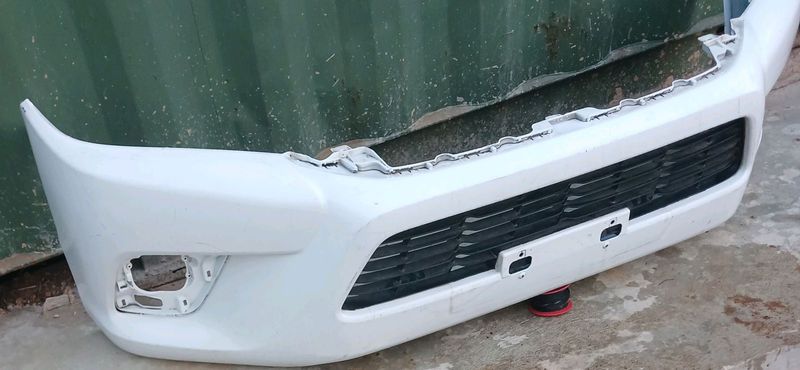 Toyota gd6 front bumper and senter grill