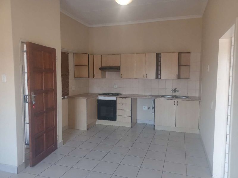 1 bedroom Townhouse in NORKEM PARK EXT 2