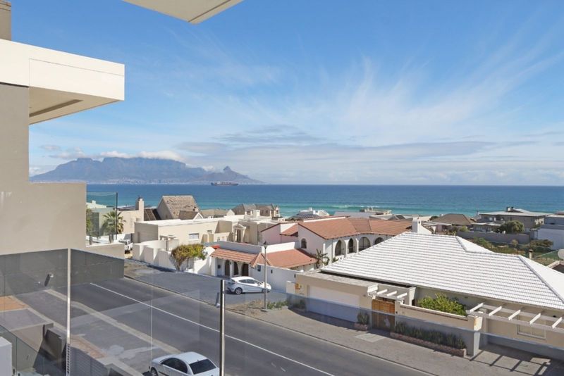 DESIGNED WITH DISTINCTION in Bloubergstrand!