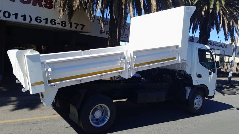 Toyota dyna 8145 4ton tipper in amint condition for sale