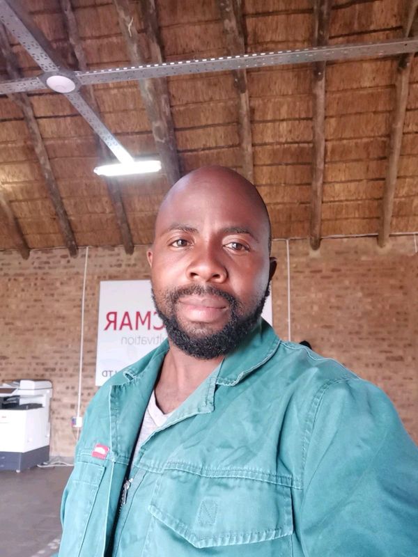 BAZWEL, A WELL EXPERIENCED MALAWIAN MAN IS LOOKING FOR HOUSEKEEPING, LODGE AND HOTEL CLEANING JOB.