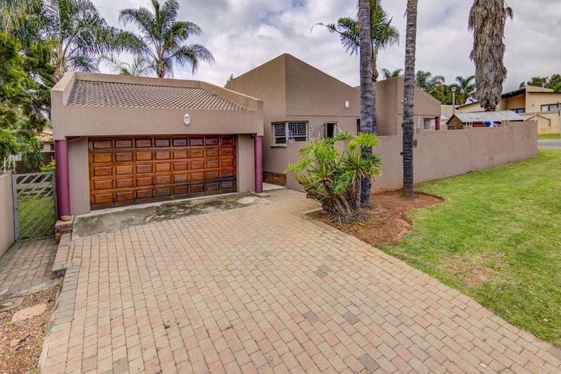Just a move in Family Home in Glen Marais.