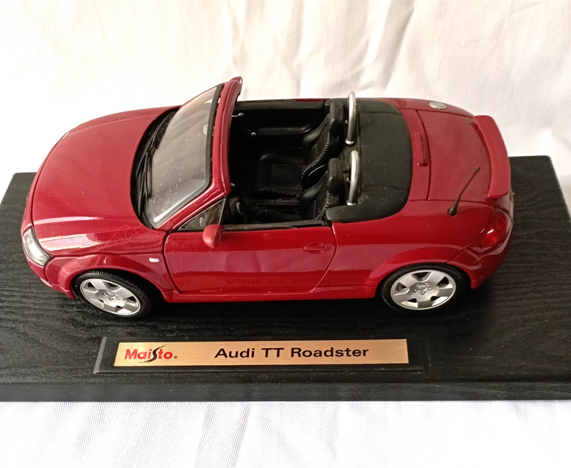 Maisto Audi TT Roadster Model Car