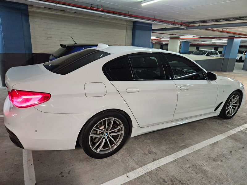 BMW 520d M (G30) - with My BMW Service plan with BMW until March 2027, 4 new Tyres, Brakes serviced!