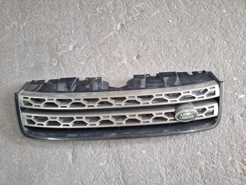 Range Rover Discovery Sport Front Upper Grille (2017 - 2019)