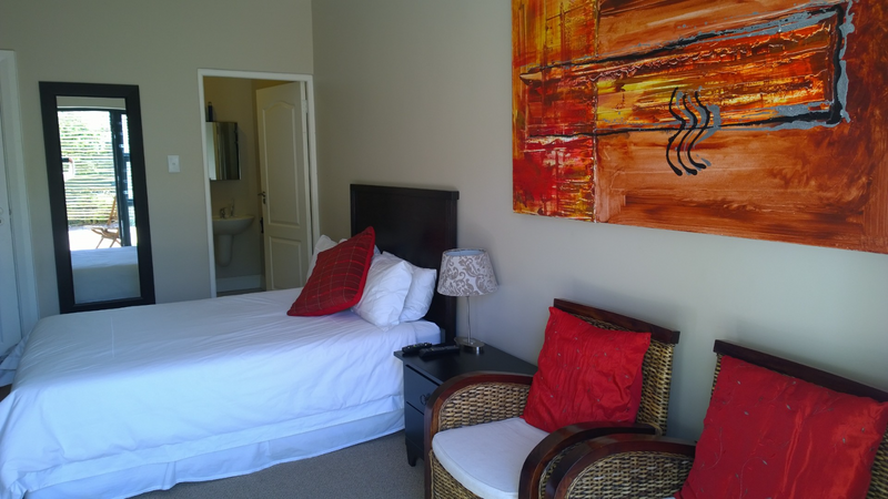 Upmarket, Serviced Self-catering Apartment. Pinelands