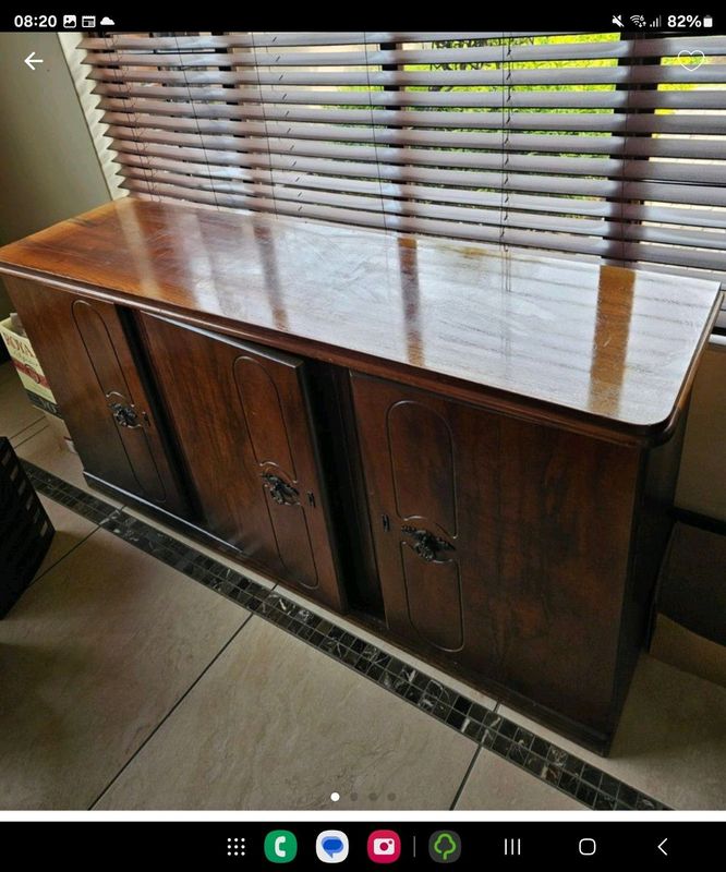 Need urgent buyer. Antique beautiful Wooden cabinet with x3 doors and x1 draw