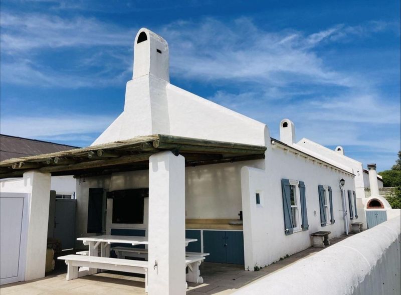 Beautiful 3-Bedroom Home in Paternoster VillageThis charming three-bedroom home is situated ...