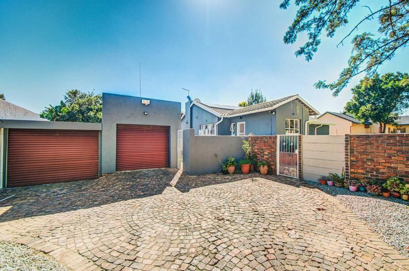 Live off the grid with great security and peace of mind. Stunning home in Croydon bordering Isand...