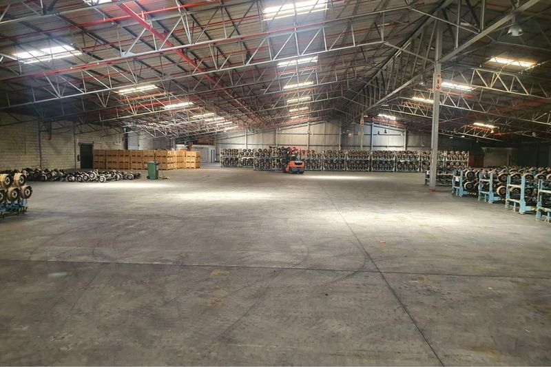 3,875m2 Warehouse To Let in Struandale
