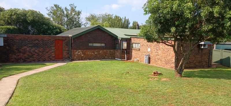 Stand For Sale in Magaliesburg