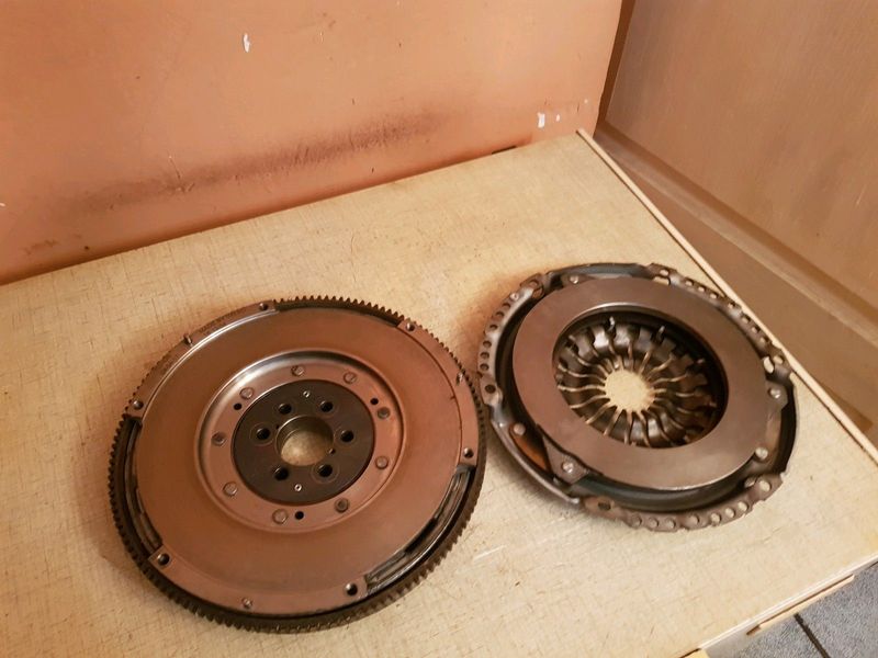NEW VW GOLF 4 OR POLO 9N DUEL MASS FLYWHEEL WITH PRESSURE PLATE FORSALE