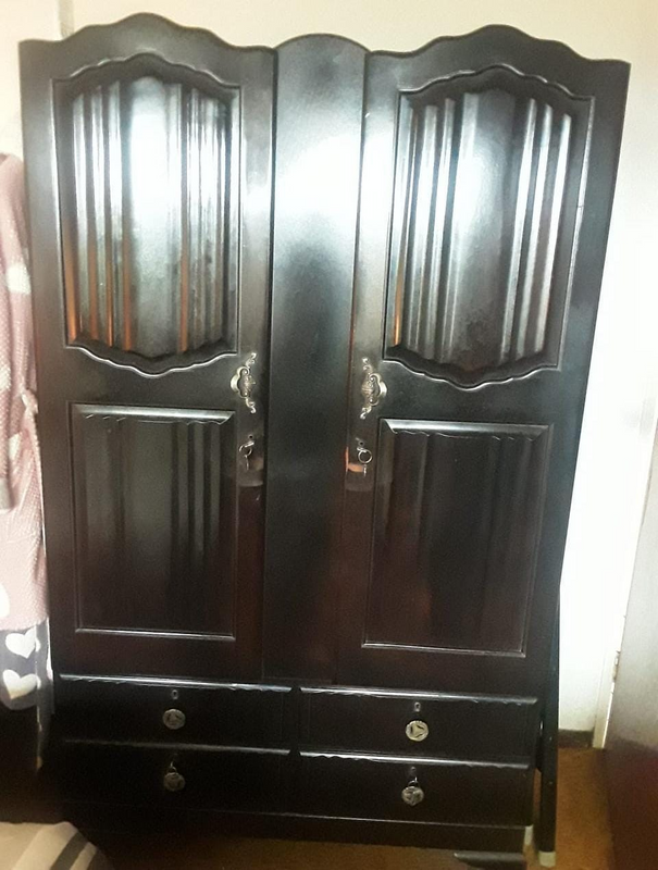 Imbuia Bedroom suite for sale. R3500.00 for all items.