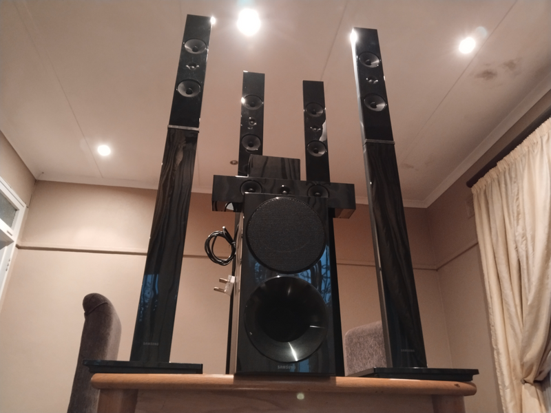 Stunning Samsung 6.1 Speaker System With 4x3Way Tallboys,Large Subwoof,Centre ,Wireless Speaker Box