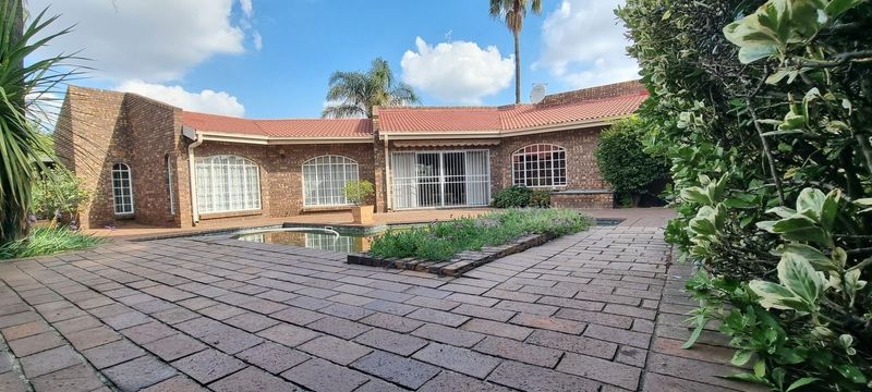Charming Retreat: Your Dream Home Awaits in Sunward Park Secure Village