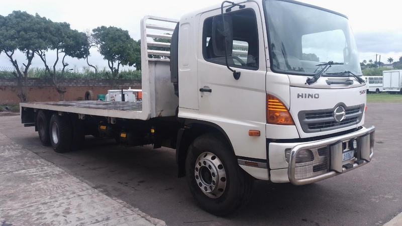 2012 HINO 500 1626 FLAT DECK WITH TAG LIFT AXLE