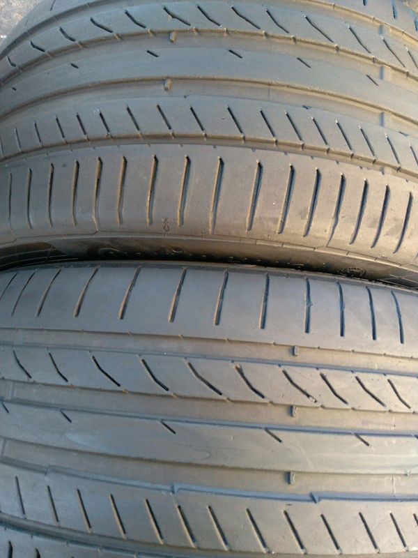 2x 255/40/19 normal continentals Tyres 85%tread excellent conditions