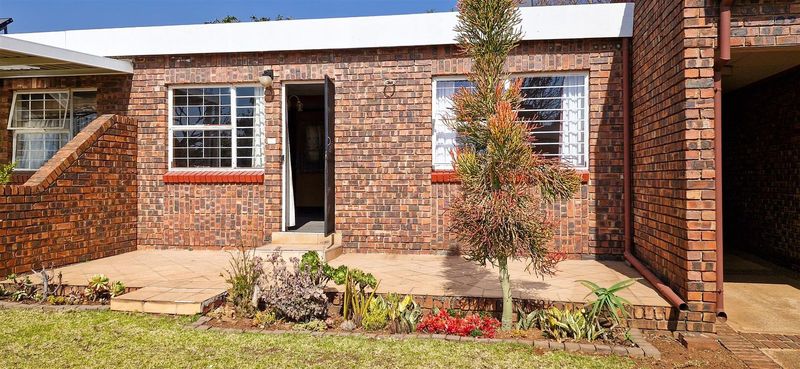 Spacious 1 Bedroom Townhouse for Sale in Established Retirement Village in Die Hoewes Centurion