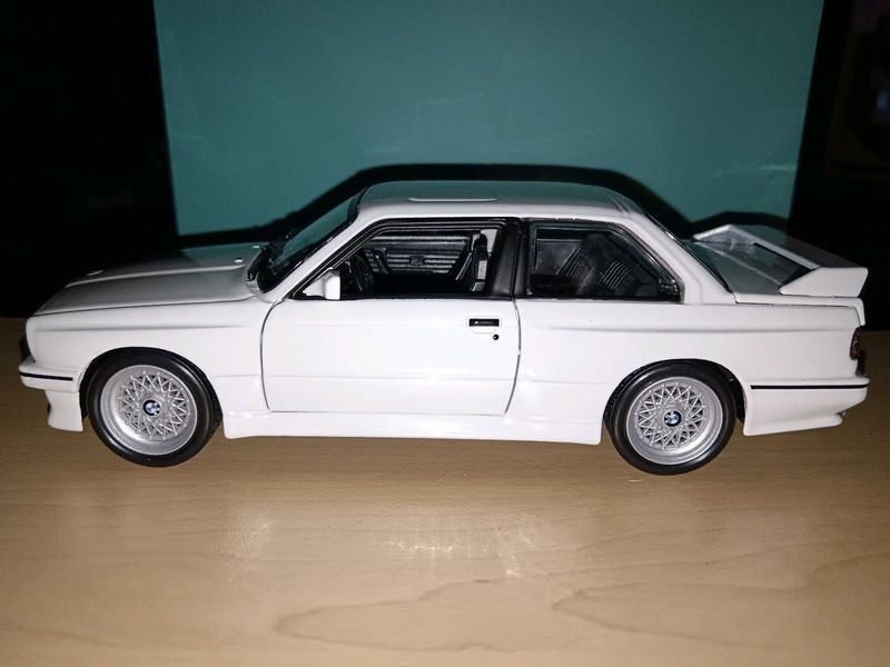 1988 BMW 3 series M3 1:24 die-cast model car