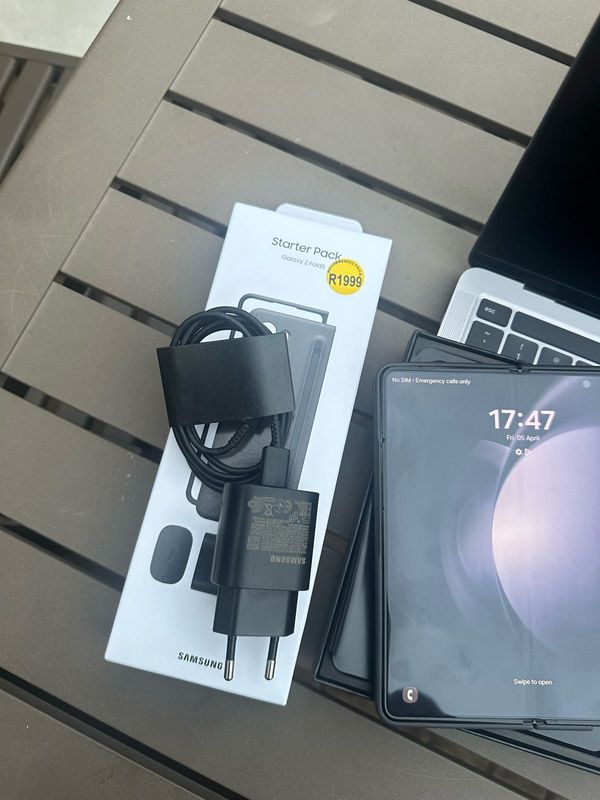 Samsung Galaxy Z Fold 5 (256GB) Excellent Condition &#43; box ,charger &amp; accessories  *Dual Sim*