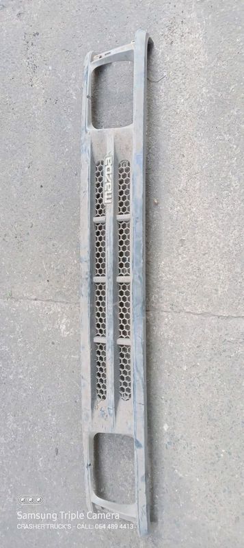 Mazda B-Series 1 tonner Bakkie front Oem Grill still new condition