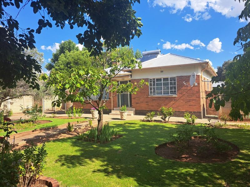 Neat &amp; Tidy 3 bedroom house for sale in Bayswater