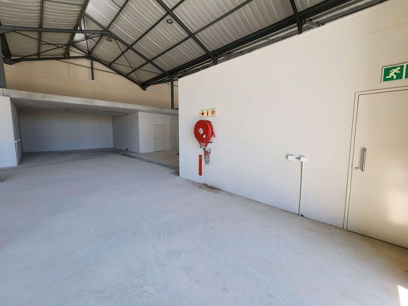 302m2 Warehouse to rent in Fisantekraal