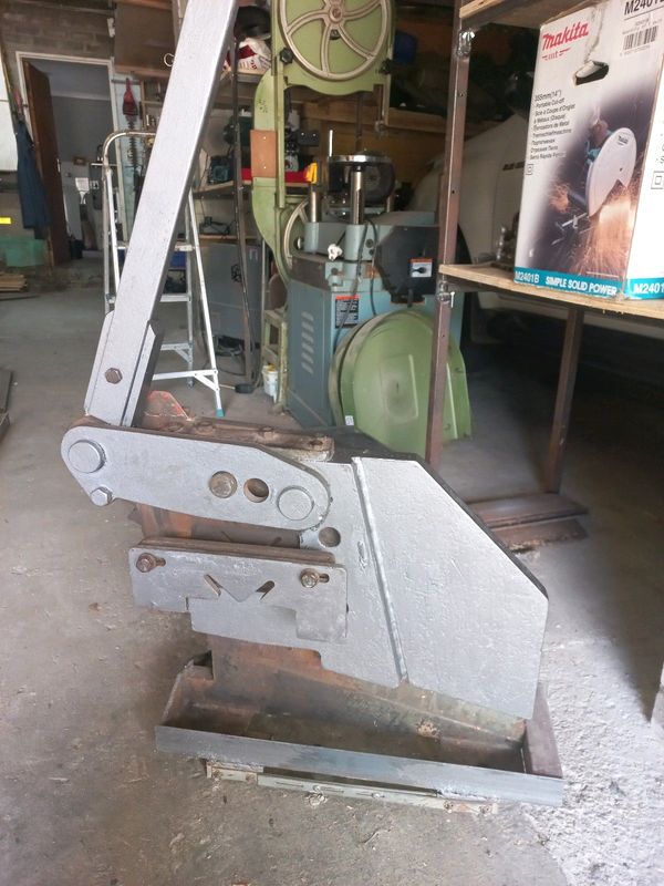 Guillotine steel cutter