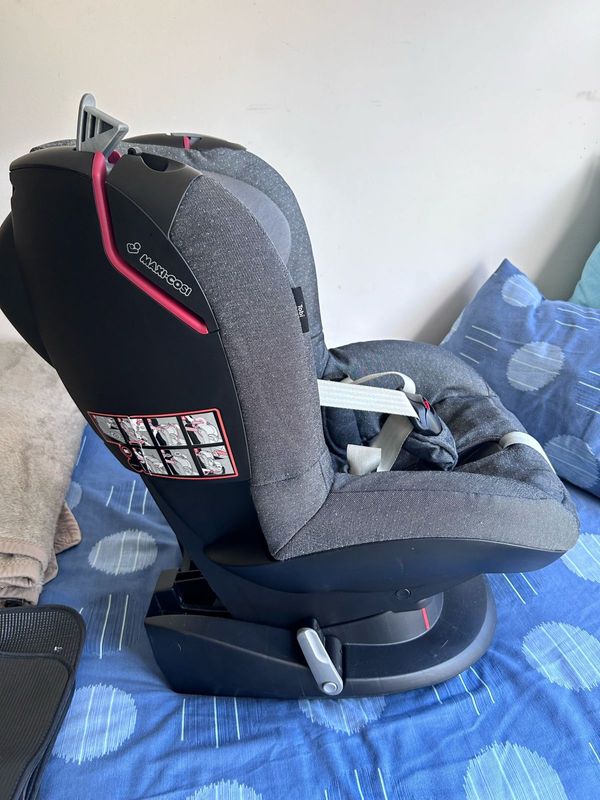 Maxi Cosi car seat — excellent condition