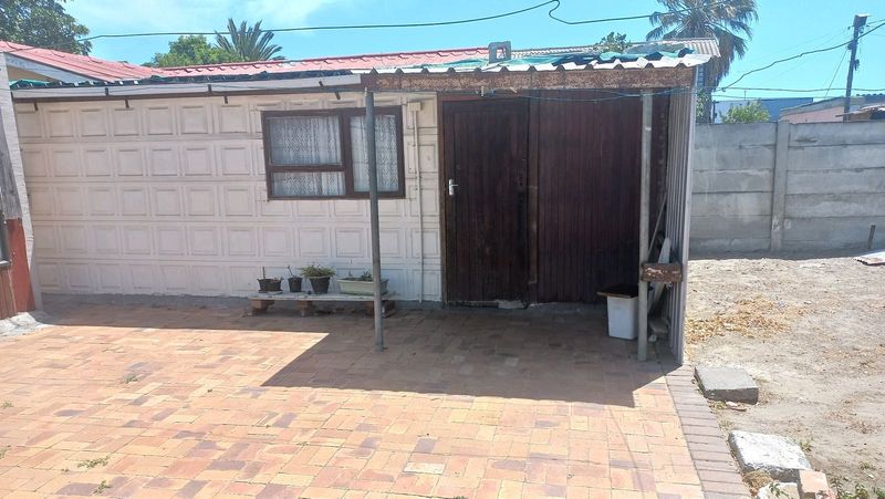 Wendy house Ravensmead R2500 incl water &amp;wifi