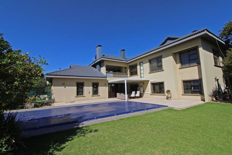 6 Bedroom House To Let in Bryanston