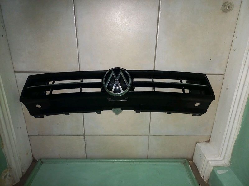 Vw  grill with  badge