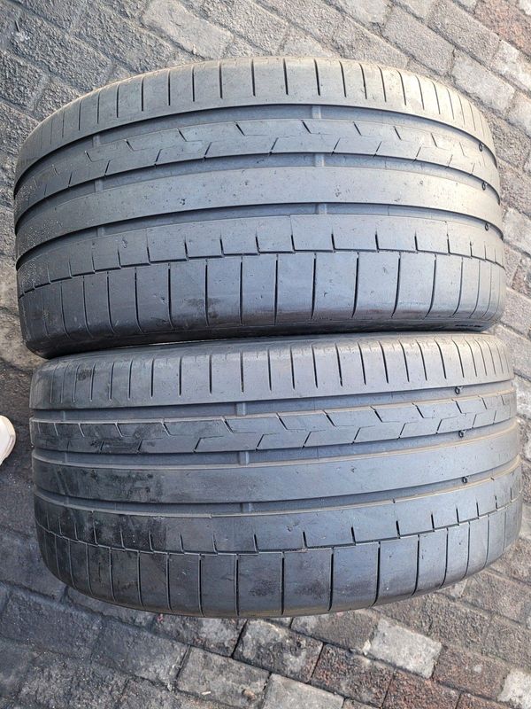 265/40/21 very nice condition tyres for sale