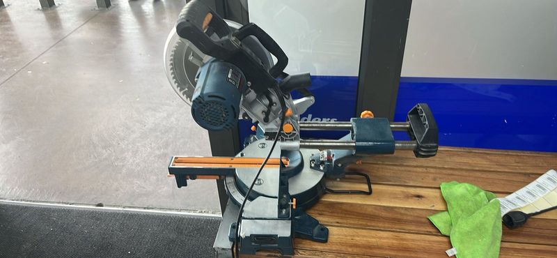 RYOBI MITRE SAW SLIDING COMOUND 255MM CSS-1800