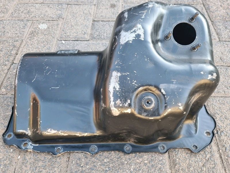 For sale bmw e90 320i oil sump. Engine code N46