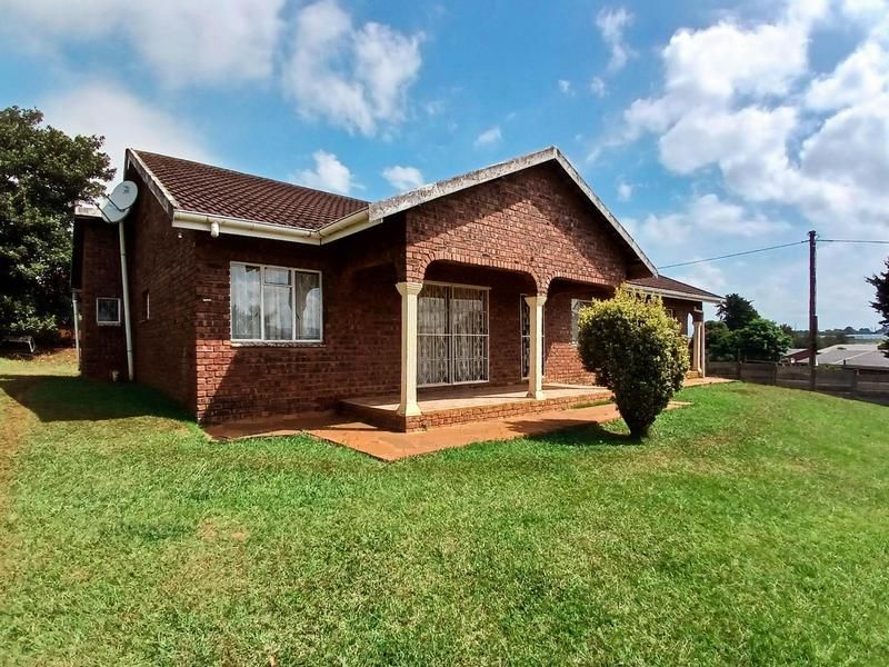 FAMILY HOME IN QUIET SUBURB OF HOWICK WEST