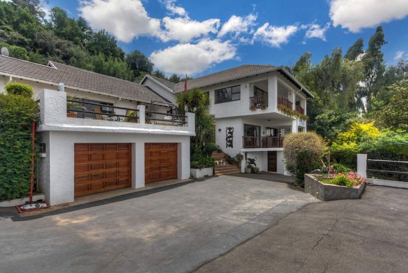 An Exquisite 2 Family mansion for golf lovers, nestled in the Inner Cities, Observatory Estate