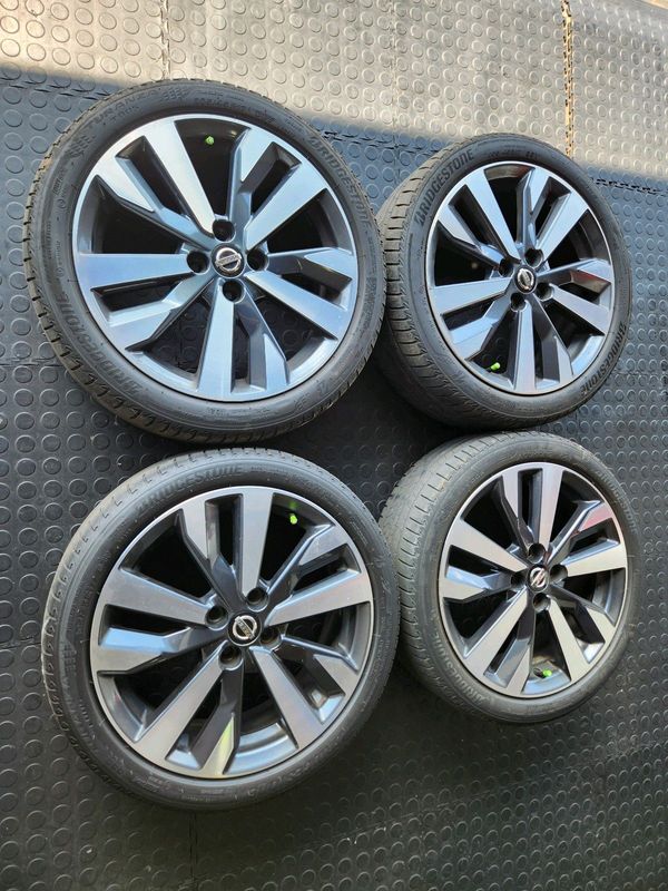 Nissan Alloy Mags 17&#39; and tyre combo