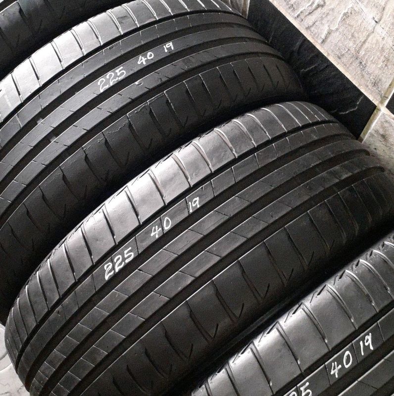 225/40/19×4 normal or runflat we have all sizes of tyres on stock with fitting and balancing include