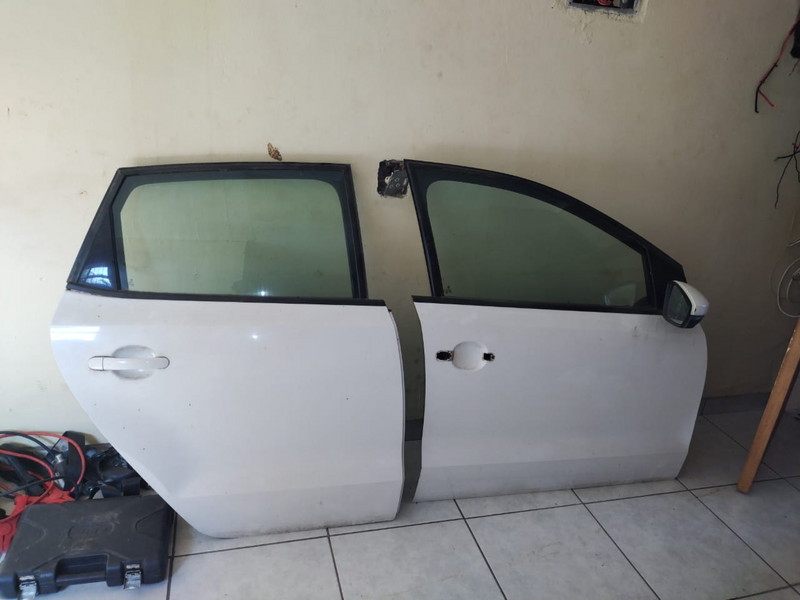 Polo 7 tsi right door shell for sale R2000 each