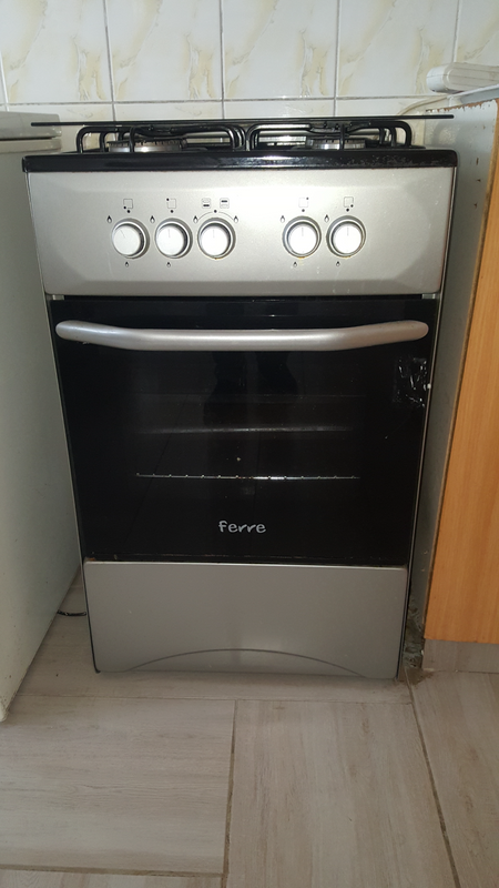 Stove 4 plate gas with gas oven.  In perfect working condition. Like new.